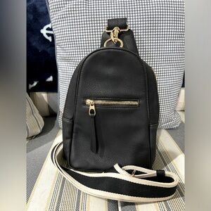 NWOT Universal Thread Sling pack crossbody